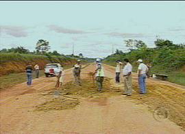 Empresa assume a Opera��o Tapa-buraco (Imagem: Rede Globo de Televis�o, no Jornal Nacional de 4/12/2001)