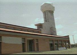 Base de Alc�ntara: captura de tela de reportagem da Rede Globo de Televis�o �s 0h06 de 24/10/2001