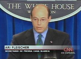Funcion�rios do governo dos EUA tentam explicar as pol�micas liga��es. (Imagem: TV CNN/EUA 16/4/2002, 21h06)