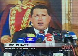 Presidente Hugo Chavez, ao reassumir o governo venezuelano. (Imagem: TV CNN/EUA 16/4/2002, 21h04)