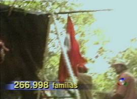 Movimento dos Sem-Terra apresenta um nmero bem menor. (Imagem: captura de tela da TV Record, 25/4/2002, 19h42)
