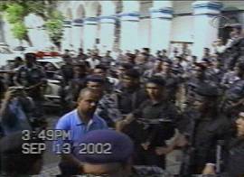 Em 13/9, julgamento por mais um crime de Fernandinho Beira-Mar (Captura de tela: Rede Bandeirantes de Televis�o, 30/9/2002, 20h03)