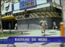 Com�rcio fechado, em mais de 30 bairros (Captura de tela: Rede Bandeirantes de Televis�o, 30/9/2002, 20h03)