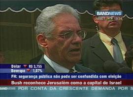 Presidente Fernando Henrique Cardoso nota que podem existir raz�es pol�ticas por tr�s (Captura de tela: TV Band News, 30/9/2002, 19h34)