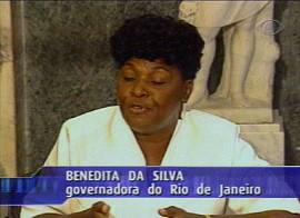 Governadora do RJ fala � imprensa e em rede carioca de r�dio e TV (Captura de tela: Rede Bandeirantes de Televis�o, 30/9/2002, 20h04)