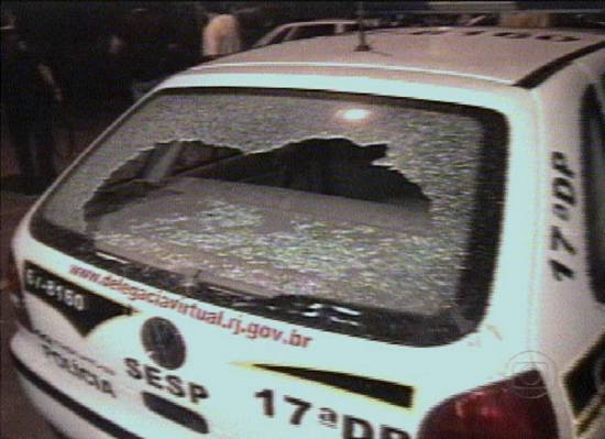 Pol�cia t�o virtual que na vida real � facilmente recha�ada (Rede Globo de Televis�o, 16/10/2002, 23H55)