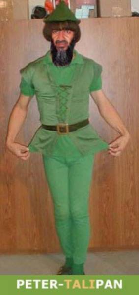 Usando um modelito � la Peter Pan...