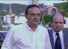 O prefeito de Potim comemorou a decis�o judicial, pilotando o trator...