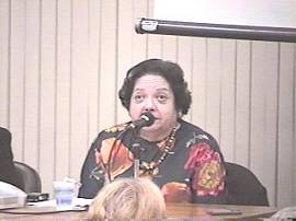 A palestrante, professora-doutora Neide Smolka