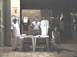 Durante o espet�culo, o MNDLP apresentou ao p�blico suas novas camisetas