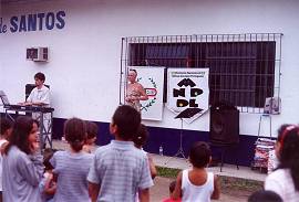Kika Wilcox e Theo Cancello apresentaram m�sicas infantis brasileiras