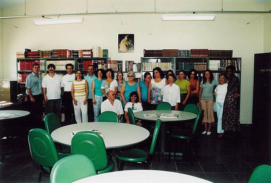 Representantes do MNDLP e entidades parceiras entregam os livros � Biblioteca Municipal de Bertioga