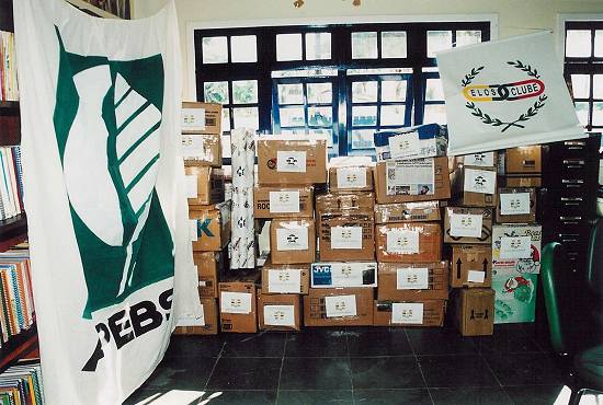Foram doados 2.126 livros, mais mapas, fitas de �udio e v�deo
