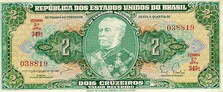 Repare... parece at� que o Duque de Caxias est� mostrando a l�ngua para algu�m...