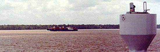 Cruzando com o navio Ana Lu�sa, tamb�m da armadora Alian�a