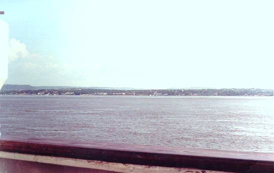 Cidade � margem do rio Amazonas