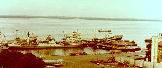 Cais flutuante do Roadway, no porto de Manaus, em foto de  15/1/1982