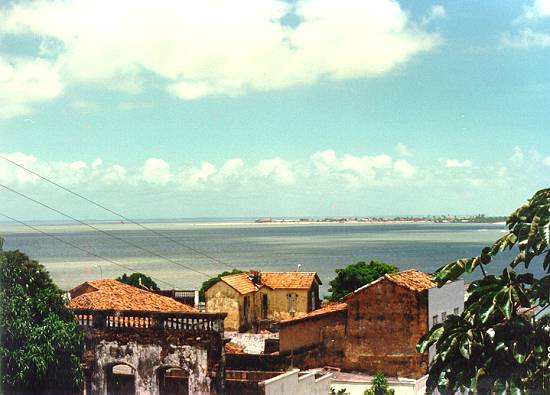 Baa de So Marcos, vista do casario antigo de So Luiz, a capital maranhense, em foto de 23/10/1986