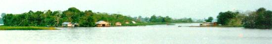 Habitaes nas margens do rio Negro, em foto de 30/7/1986