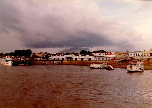Porto de Parintins e as embarcaes tpicas do Amazonas