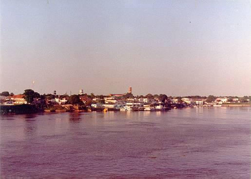 Parintins, ao amanhecer,  a primeira cidade atingida dentro do estado do Amazonas