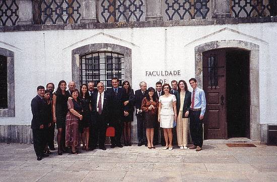 A reitora Silvia Teixeira, professores e alunos: interc�mbio em Coimbra