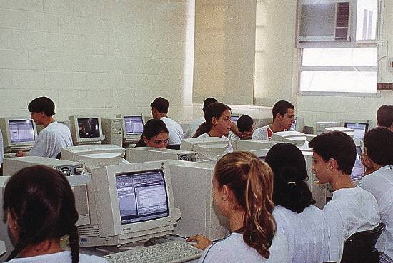 A boa forma��o dos alunos do Liceu Santista �...