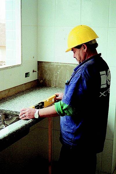 Nas obras, organiza��o e cuidados com a seguran�a: garantia de servi�os com qualidade