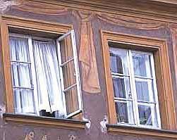 Em madeira ou alum�nio, de acordo com a arquitetura