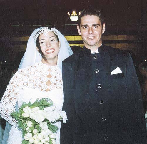 Fabiola e Robinson em dia de felicidade total na Igreja Cat�lica Ortodoxa S�o Jorge de Santos