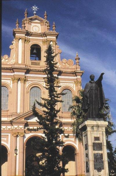 Pr�dios hist�ricos, uma das atra��es da regi�o