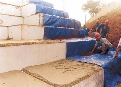 Grande parte do aterro est� sendo substitu�do por blocos de isopor