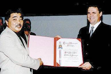 Vereador Ituo Sato entregou t�tulo ao policial Pedro Ruiz Neto