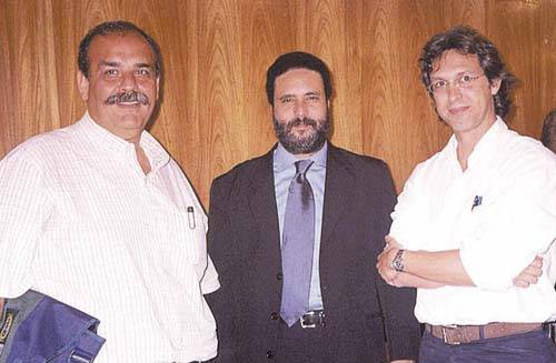 Rodolfo Nicastro (diretor de Meio-Ambiente da Prefeitura de Guaruj�), o promotor p�blico Darcy de Paula Jr. e o arquiteto Ney Caldatto