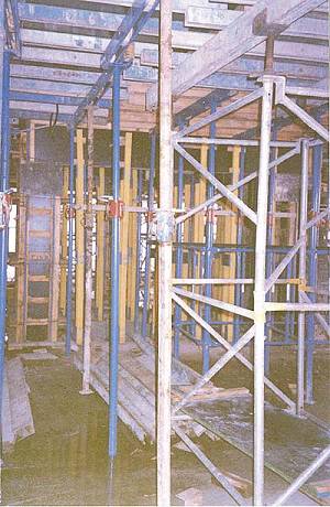 Forma com escoramento e cimbramento met�licos Gethal