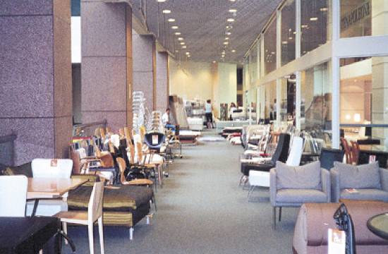 Corredores do centro de compras est�o repletos de m�veis