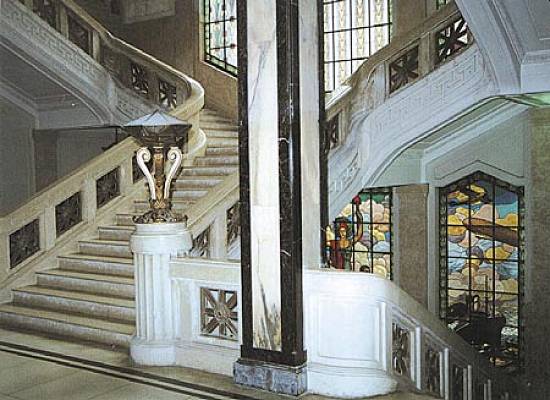 No interior do pr�dio, 23 tipos de m�rmores