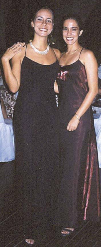 Juliana Ferraz e a formanda Elaine Pereira (Foto: Sandra Netto)