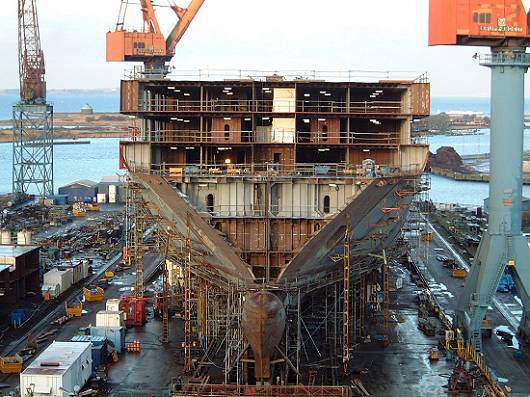 Est�gio das obras do navio, em 9/12/2000