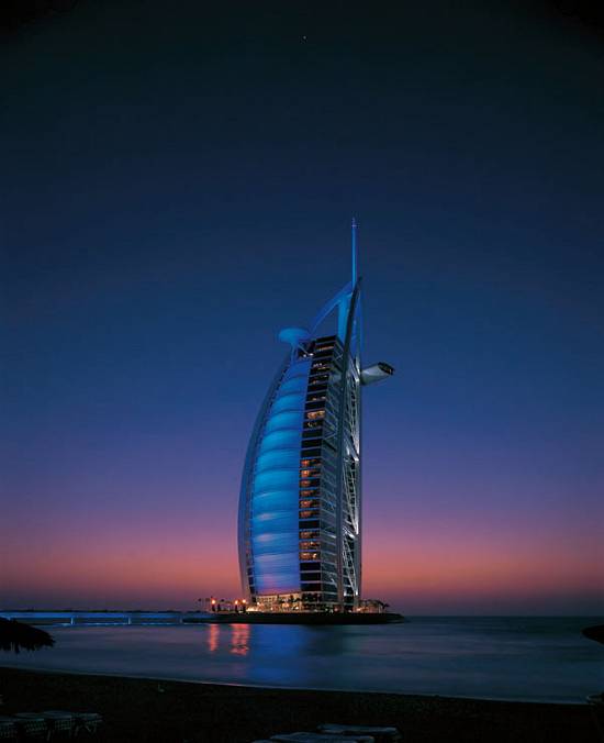 Hotel Burj Al Arab, numa ilha artificial no litoral de Dubai