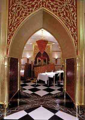 Um dos restaurantes do Burj Al Arab: hospitalidade rabe