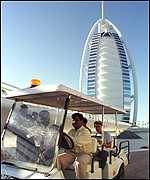 Ponte d acesso  ilha do complexo que inclui o Burj Al Arab