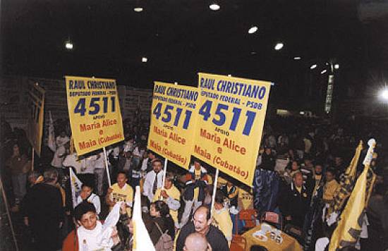 Raul realiza com�cio no Portu�rios