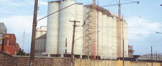 22 novos silos do Moinho Pac�fico. Foto: Luiz Carlos Ferraz