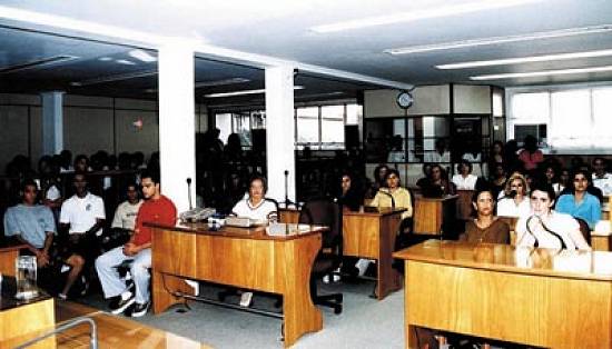 Proler: estudantes no plen�rio (Foto: Soraya Liguori)