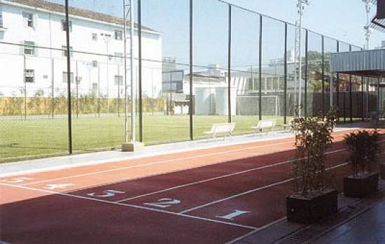 Minipista de atletismo recebeu piso flex�vel