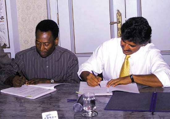 O Rei Pel� e Beto Mansur: atra��o internacional vai beneficiar Turismo da Baixada Santista (Foto: Antonio Vargas/Secom-PMS)