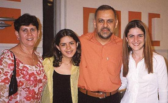 O arquiteto Manoel Carlos, ladeado pela filha Marcela, a esposa Cristina, da Naipe Propaganda, e Adriana Tedesco (Foto: Sandra Netto)