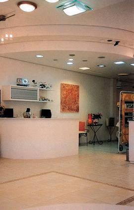 Solu��o Gesso: rebaixamento do teto, com sancas arredondadas (Foto: Sandra Netto)