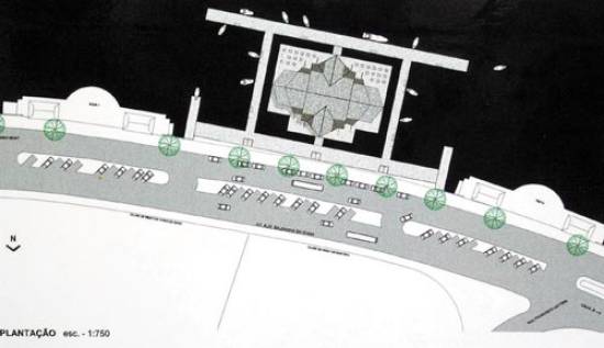 Obra avan�a 35 metros sobre o mar (Foto: Marcelo Saitta/Sescom-PMS)